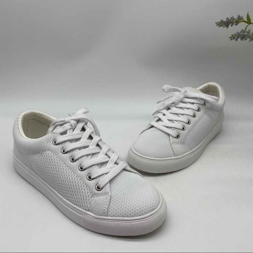 Aqua College waterproof Karina lace up sneakers in white
Size 6.5M